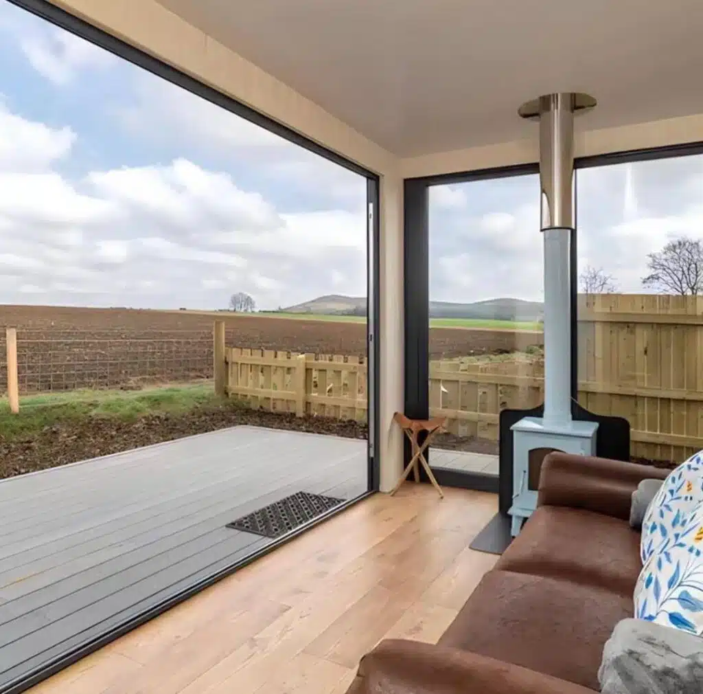 Modern Single-Storey Container House with Spacious Deck, Fully Furnished Portable Tiny Home, Disaster-Resistant Prefab Family House - Image 6