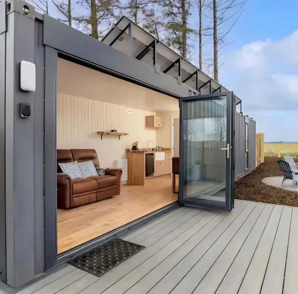 Modern Single-Storey Container House with Spacious Deck, Fully Furnished Portable Tiny Home, Disaster-Resistant Prefab Family House - Image 2